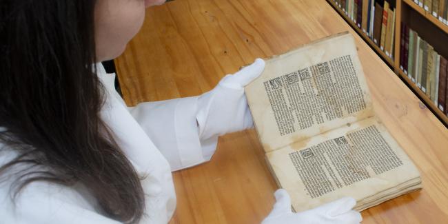 Ejemplar del libro del siglo XVI hallado en la Biblioteca Tomás Navarro Tomás (BTNT) del CSIC. / Jesús Muñoz Fernández / CCHS-CSIC