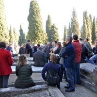 Los participantes y organizadores en el Cementerio de San Justo