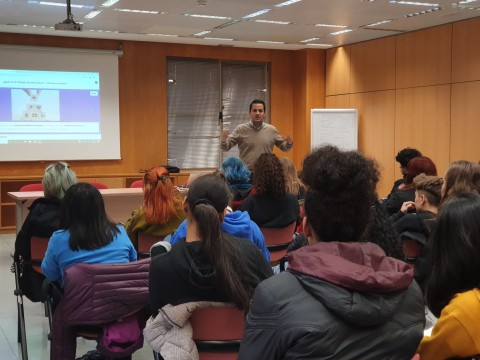 Sesión dedicada al estado del bienestar con el investigador del Instituto de Políticas y Bienes Públicos