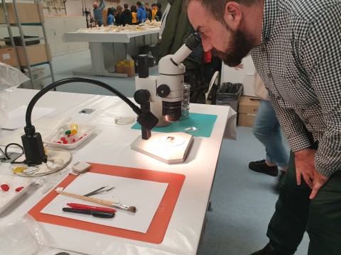 Visita al Laboratorio de arqueobiología y arqueobotánica, del Instituto de Historia