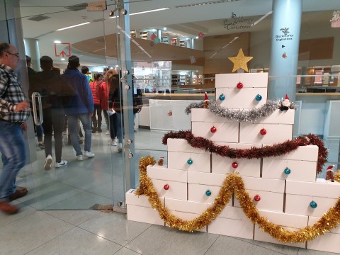 Inicio de la visita a la Biblioteca Tomás Navarro Tomás