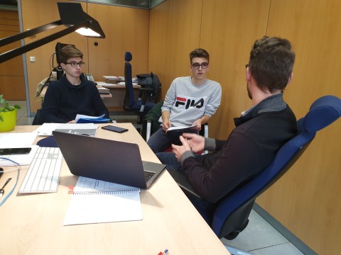 Christoph Patrick Kiefer (IPP, CSIC) durante su conversación vis a vis con alumnos del IES Alonso Berruguete de Palencia