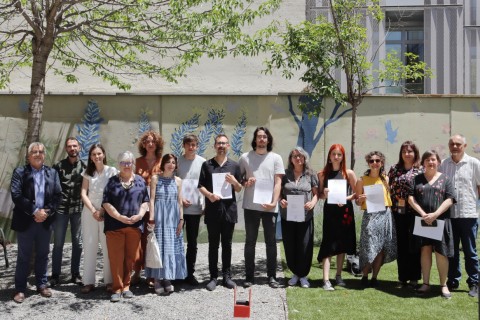 Alumnos y profesores en la entrega de certificados