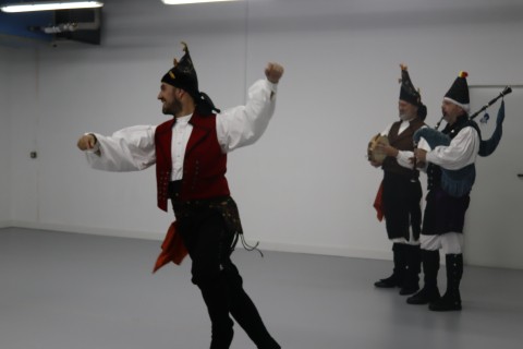 Bailar el costumbrismo de nuestro folclore: El Ballet Gallego Rey de Viana