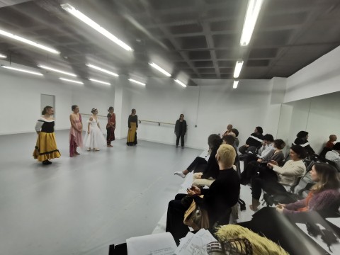 Historia(s) en danza. Bailar hacia la contemporaneidad