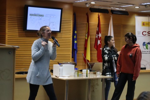 Concierto Rap con Ciencia durante la visita del IES Alonso Berruguete