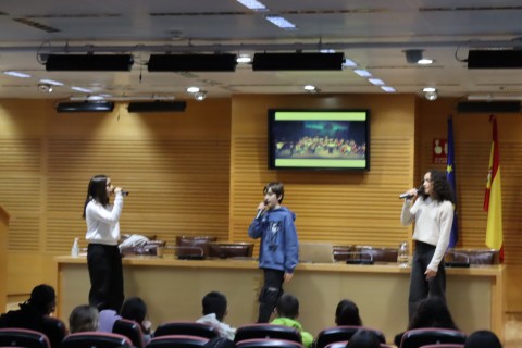 Concierto Rap con Ciencia durante la visita del IES Alonso Berruguete