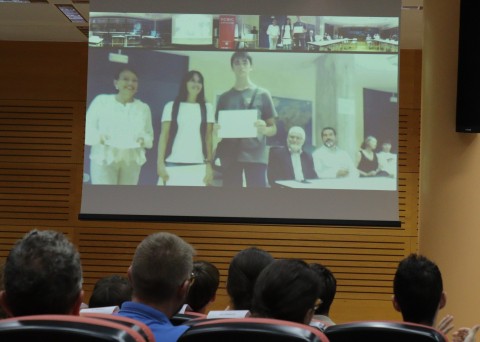 Un momento de la conexión telemática