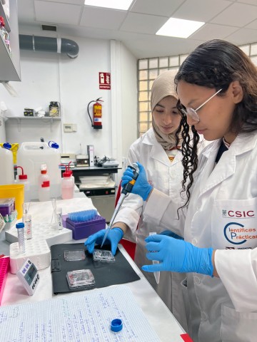 Alumnos y alumnas en el Centro de Investigaciones Biológicas (CIB-CSIC)