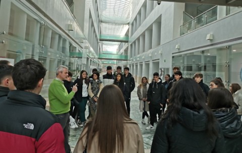 Recibidos por Víctor Pareja en el hall del CCHS