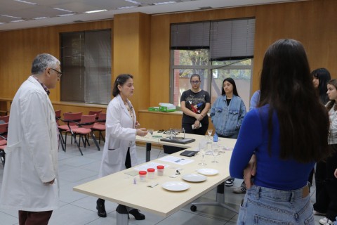 Con motivo de la iniciativa europea 'Researchers at school' nos visita un grupo de alumnos del IES Los Olivos de Parla (Madrid)