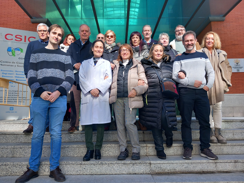 Un grupo de estudiantes senior de la UNED acude al CCHS a una visita divulgativa